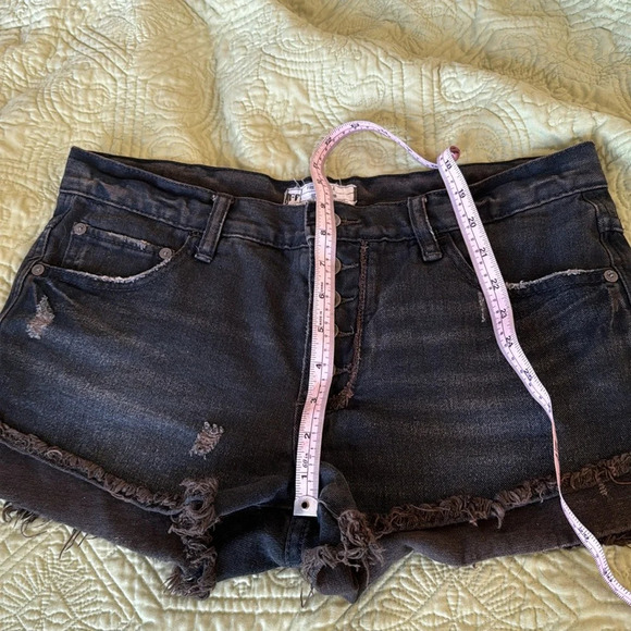 Free people shark bite denim slouchy cut off denim runaway shorts size 26 micro - Picture 6 of 13